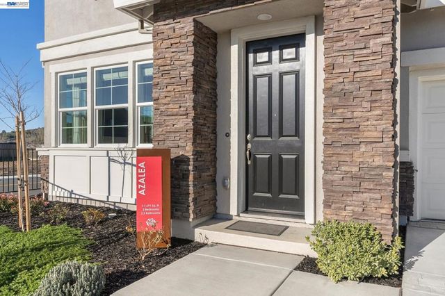 1492 Monument Ln, Fairfield, CA 94533