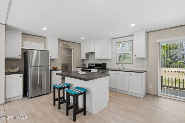 2382 Captains Wheel Avenue SW, Supply, NC 28462