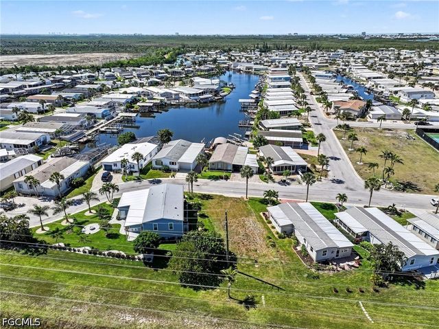 11111 Bayside LN, Fort Myers Beach, FL 33931