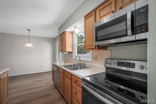 12970 Burning Bush Court, St Louis, MO 63146