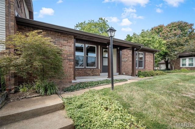 12970 Burning Bush Court, St Louis, MO 63146