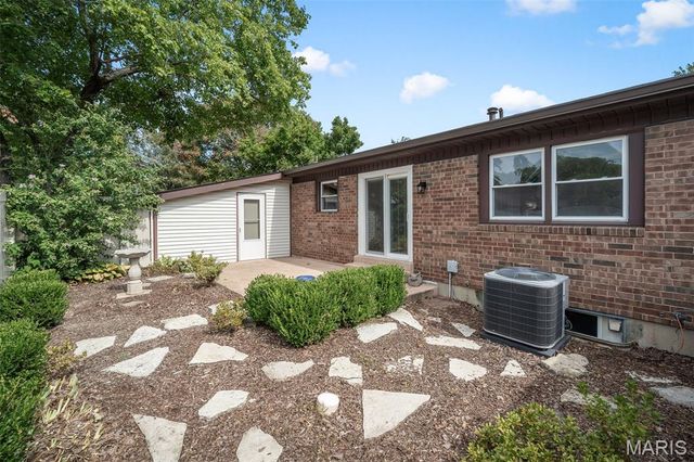 12970 Burning Bush Court, St Louis, MO 63146