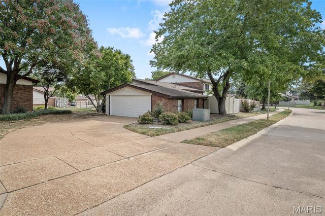 12970 Burning Bush Court, St Louis, MO 63146