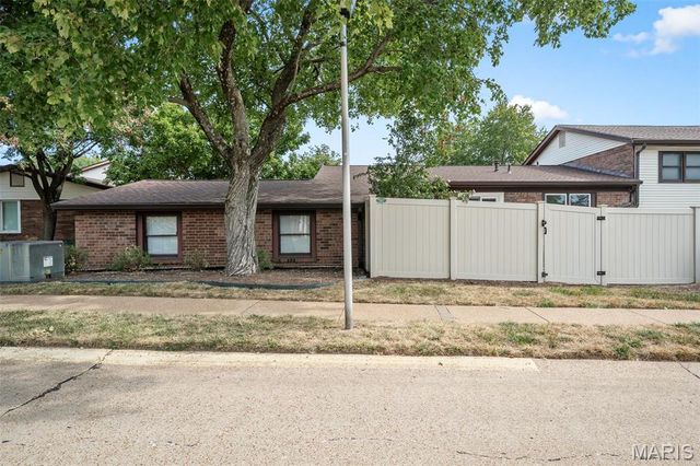 12970 Burning Bush Court, St Louis, MO 63146