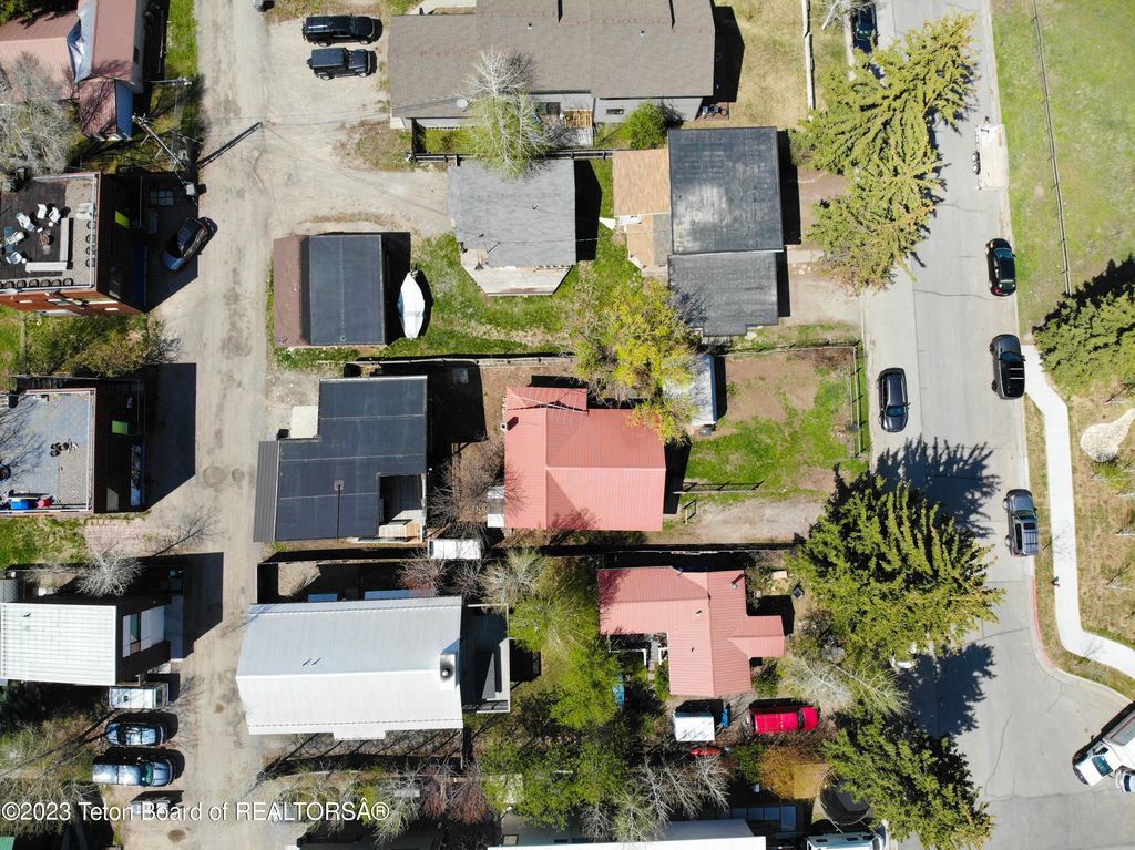 645 S GLENWOOD Street, Jackson, WY 83001 photo 2