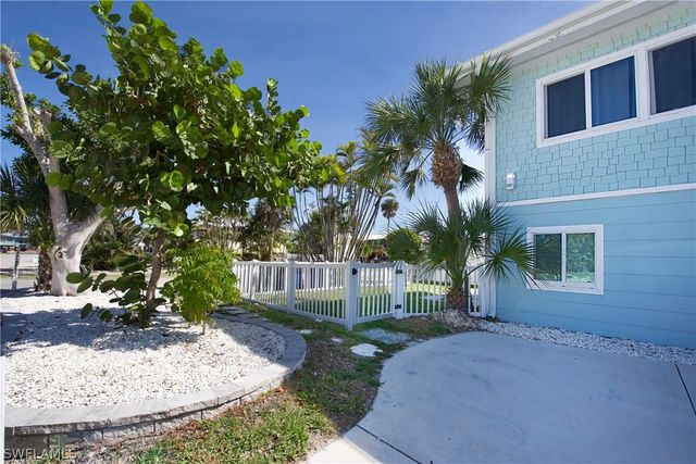 5440 Palmetto ST, Fort Myers Beach, FL 33931