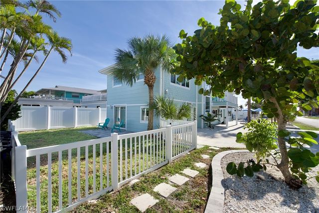5440 Palmetto ST, Fort Myers Beach, FL 33931
