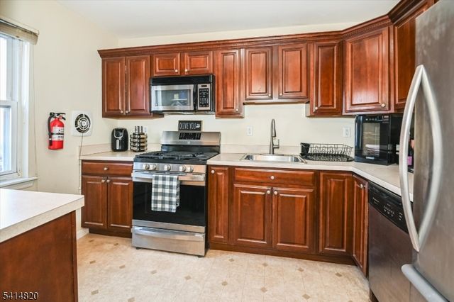 68 Knox Ter 1B, Wayne Twp., NJ 07470