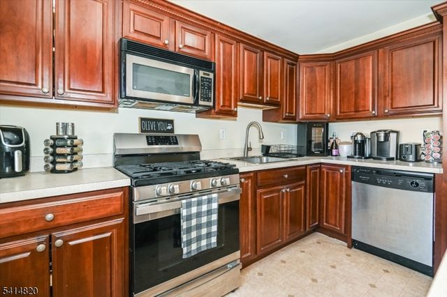 68 Knox Ter 1B, Wayne Twp., NJ 07470