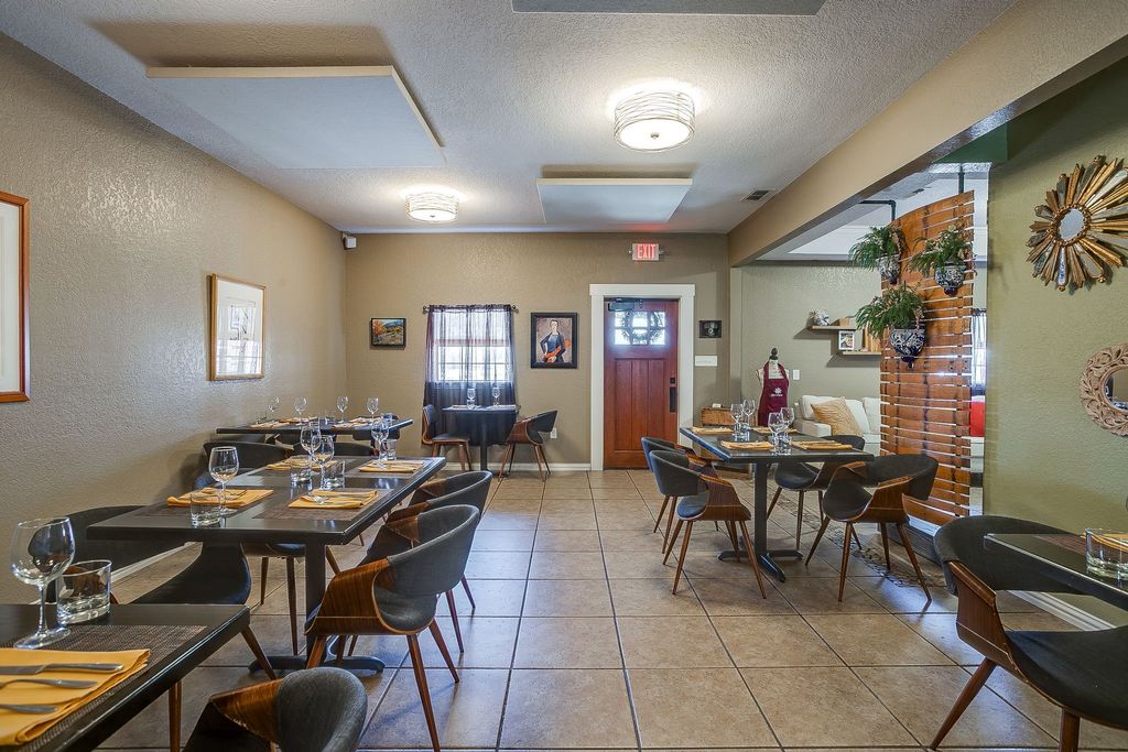 605 Calinco Drive, Granbury, TX 76048 — exterior