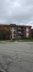17701 PARK Boulevard 304, Lansing, IL 60438