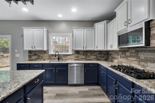 2507 Hamlet Court, Matthews, NC 28105