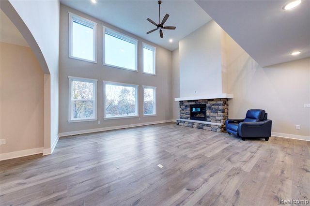 626 Round Rock, Howell, MI 48843