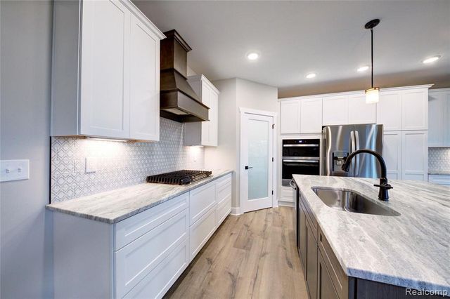 626 Round Rock, Howell, MI 48843