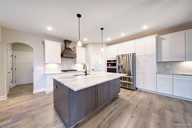 626 Round Rock, Howell, MI 48843