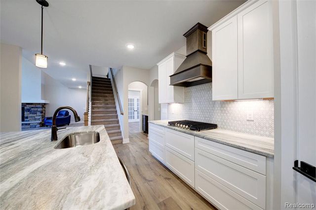 626 Round Rock, Howell, MI 48843