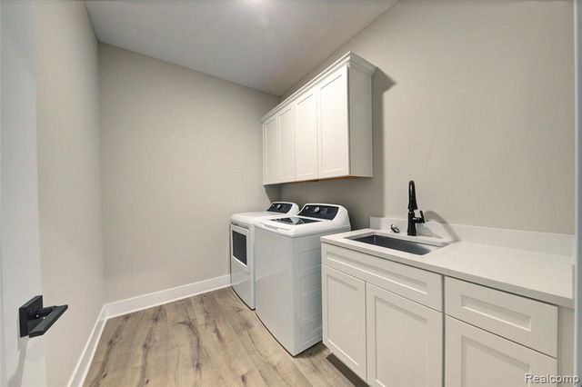 626 Round Rock, Howell, MI 48843