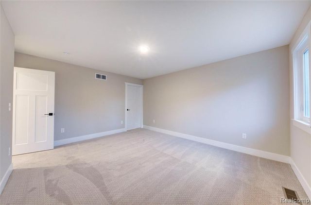 626 Round Rock, Howell, MI 48843