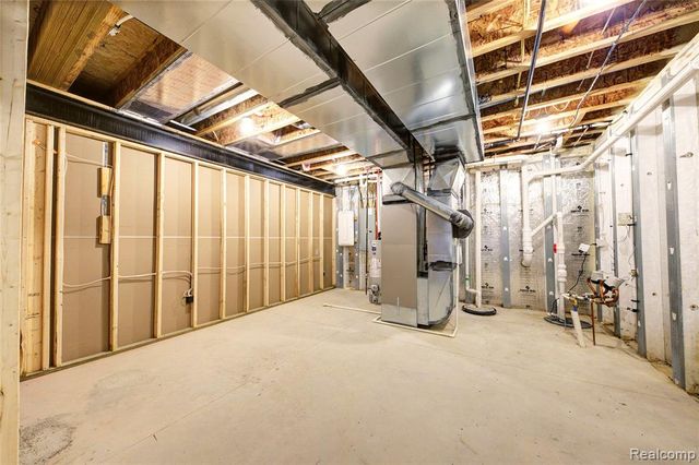 626 Round Rock, Howell, MI 48843