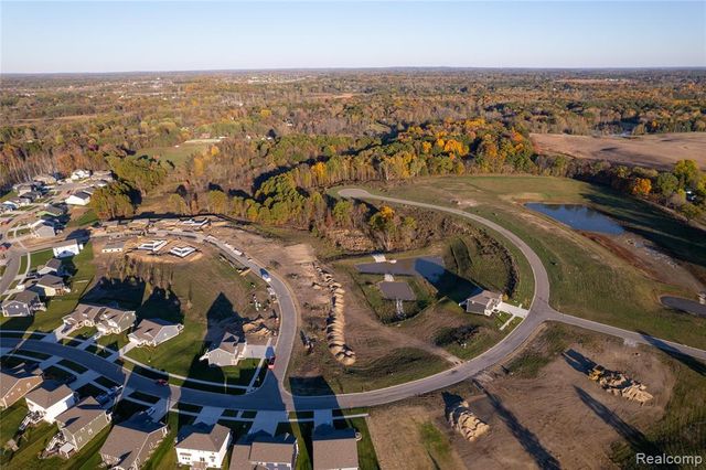 626 Round Rock, Howell, MI 48843