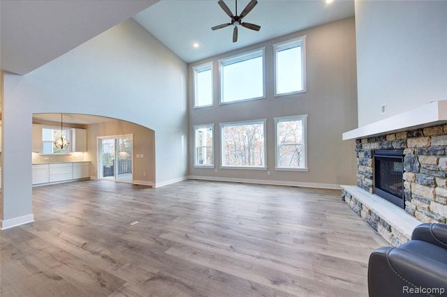 626 Round Rock, Howell, MI 48843