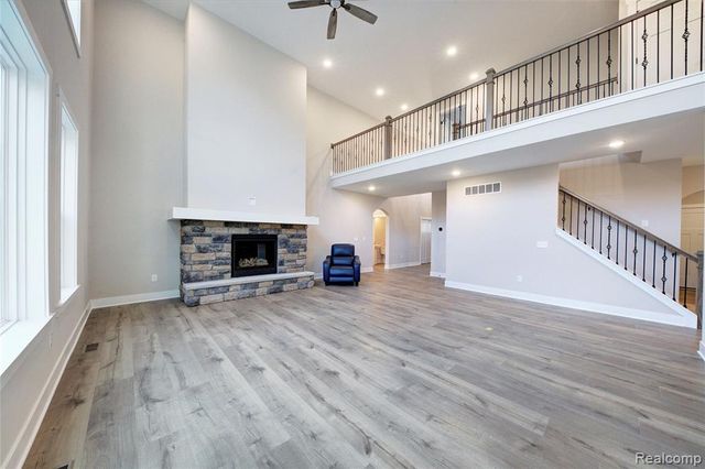 626 Round Rock, Howell, MI 48843