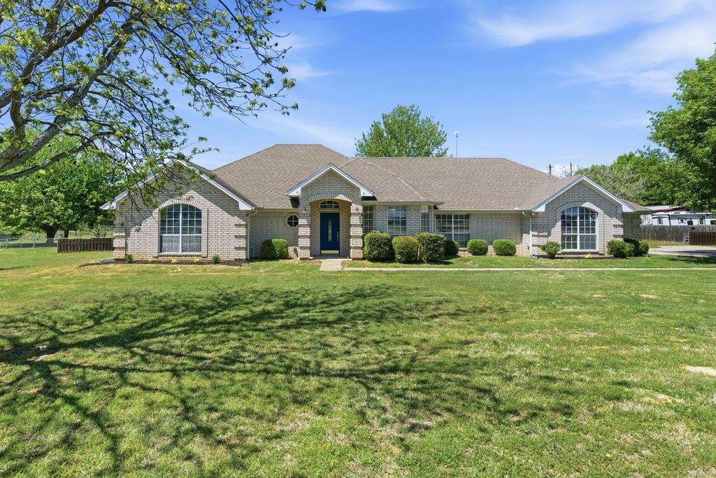3416 Old Dennis Road, Weatherford, TX 76087