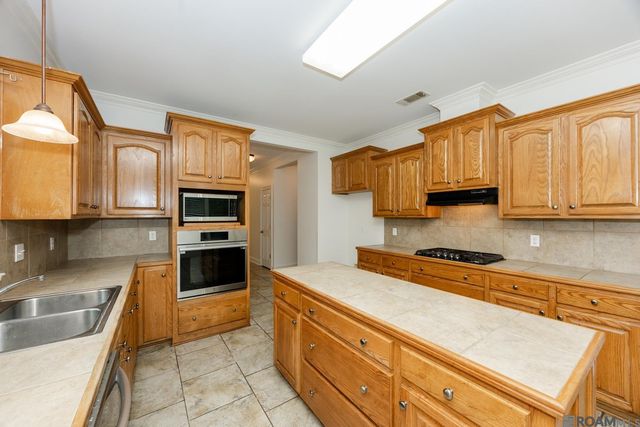 18249 Shadow Creek Ave, Baton Rouge, LA 70816