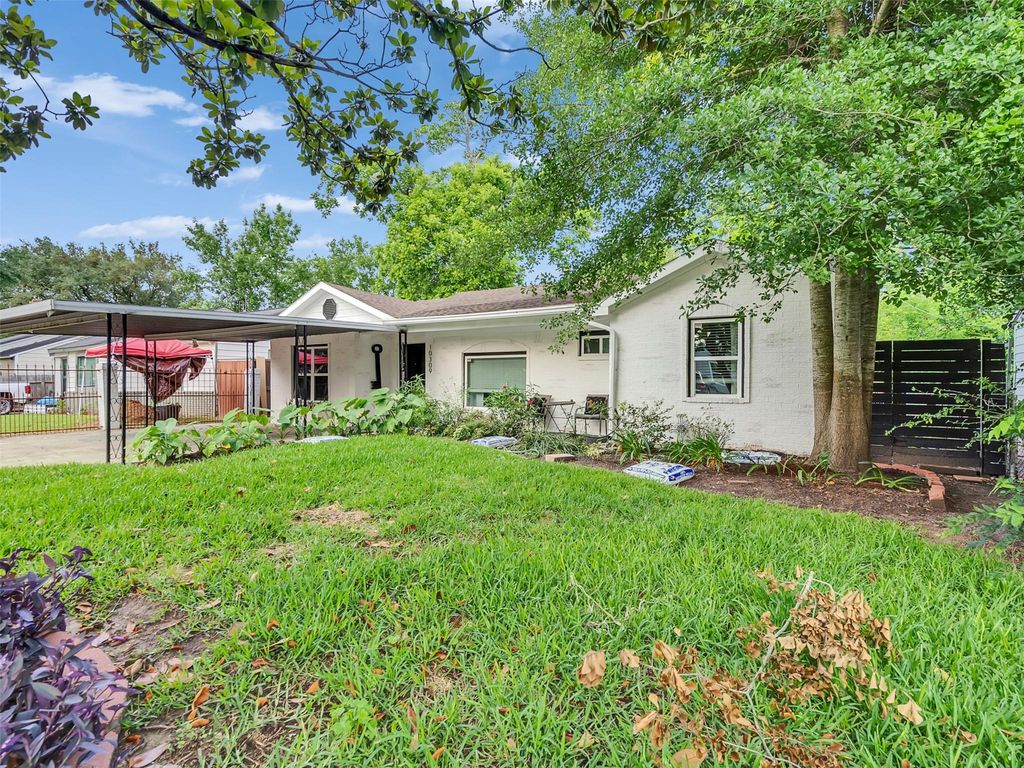 10309 Chesterfield Drive, Houston, TX 77051