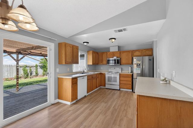 7823 Delaney Dr, Antelope, CA 95843