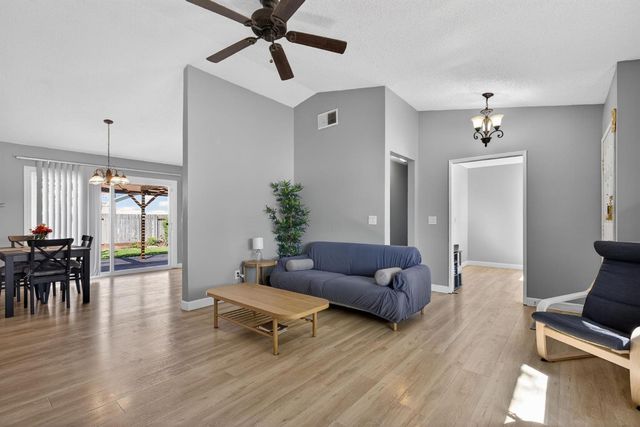 7823 Delaney Dr, Antelope, CA 95843