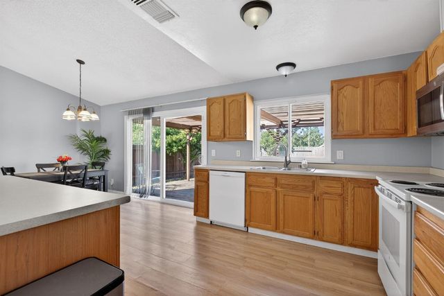 7823 Delaney Dr, Antelope, CA 95843