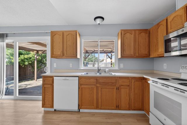 7823 Delaney Dr, Antelope, CA 95843