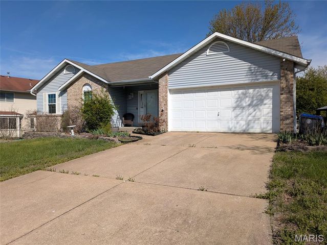 1208 Colby Drive, St Peters, MO 63376