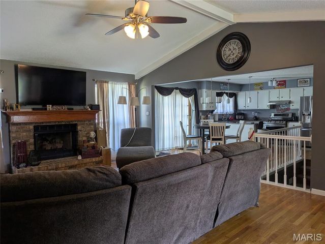 1208 Colby Drive, St Peters, MO 63376