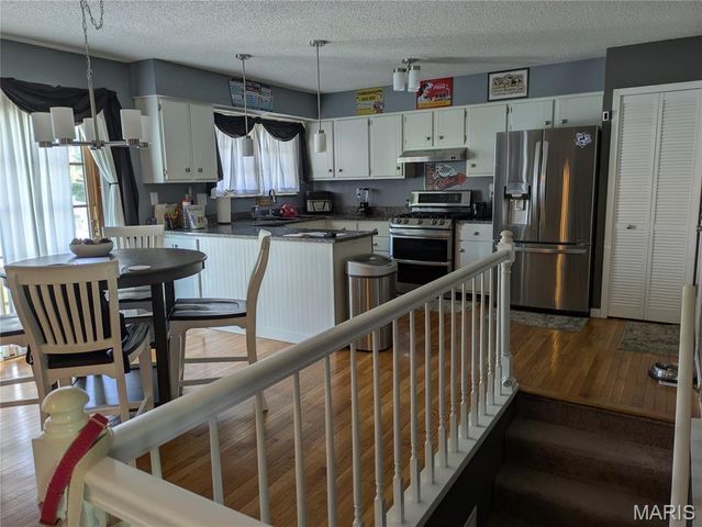 1208 Colby Drive, St Peters, MO 63376