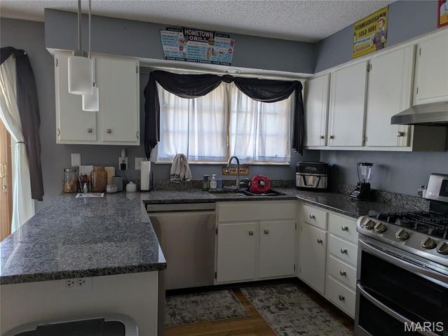 1208 Colby Drive, St Peters, MO 63376