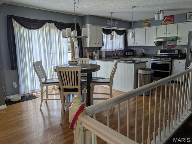 1208 Colby Drive, St Peters, MO 63376