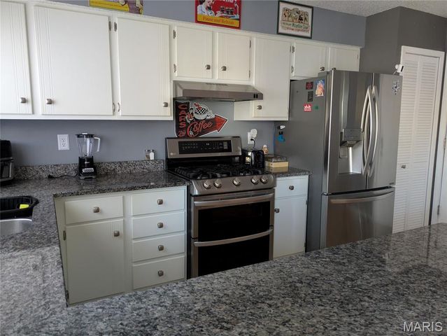 1208 Colby Drive, St Peters, MO 63376