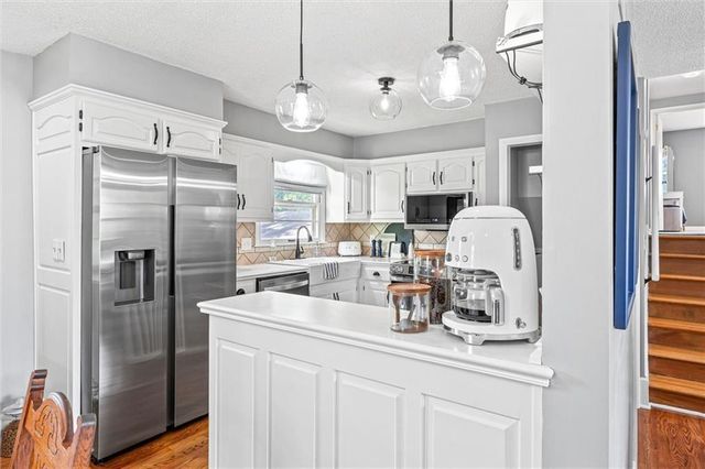 7508 W 95th Terrace, Overland Park, KS 66212