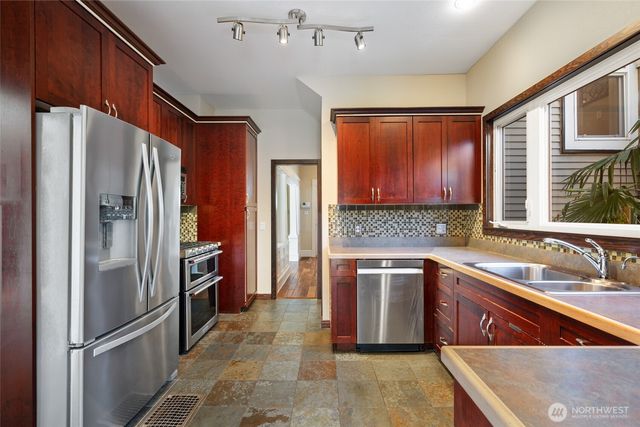 602 NW 18th Loop, Camas, WA 98607