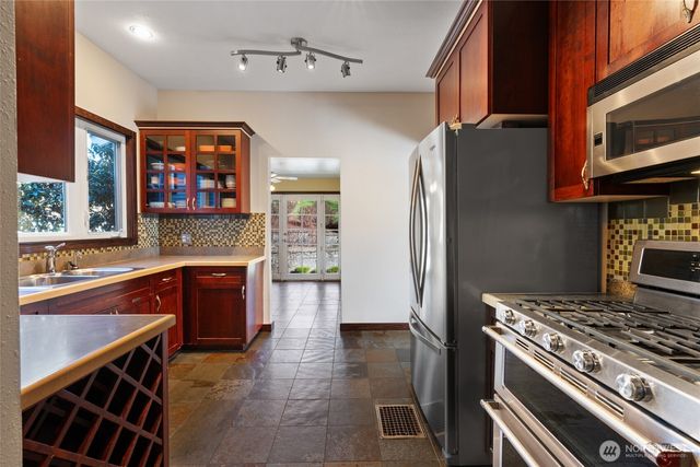 602 NW 18th Loop, Camas, WA 98607