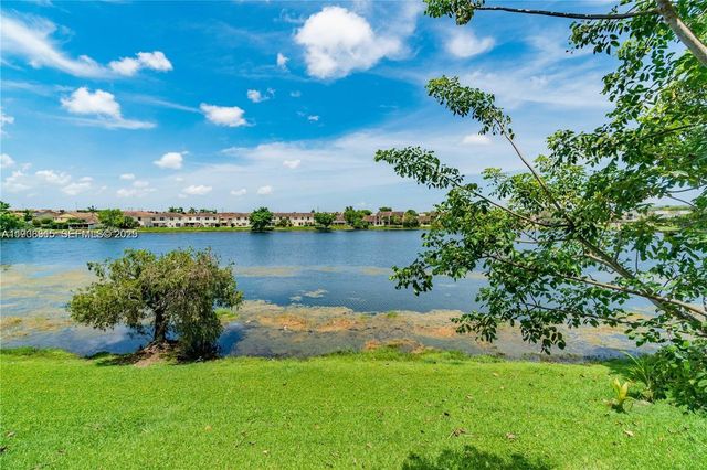 9363 Fontainebleau Blvd H206, Miami, FL 33172