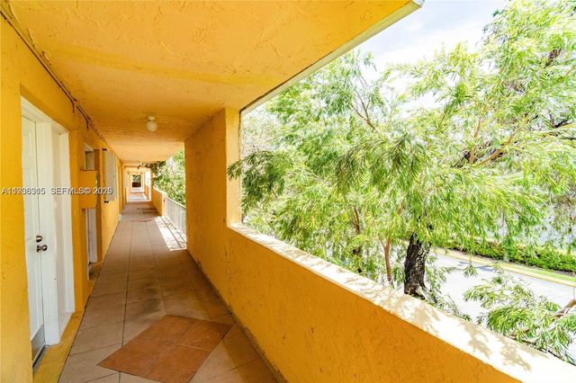 9363 Fontainebleau Blvd H206, Miami, FL 33172