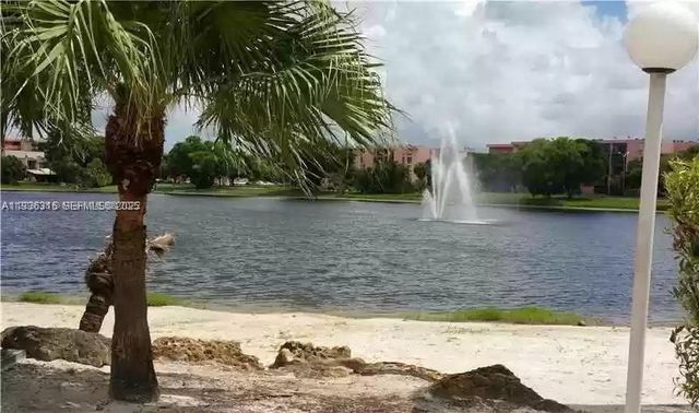 9363 Fontainebleau Blvd H206, Miami, FL 33172