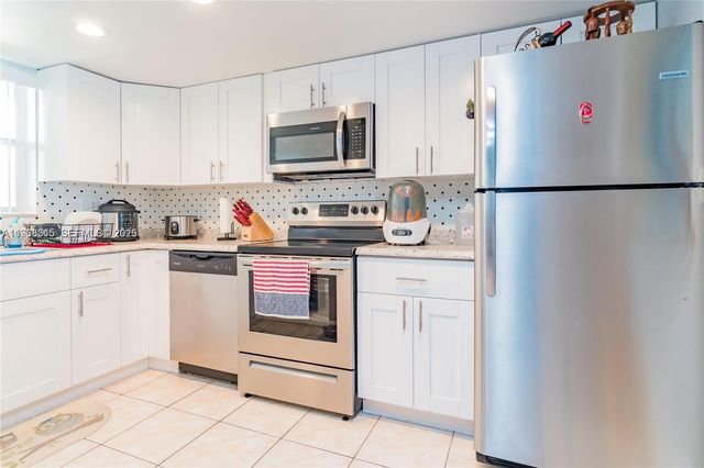 9363 Fontainebleau Blvd H206, Miami, FL 33172