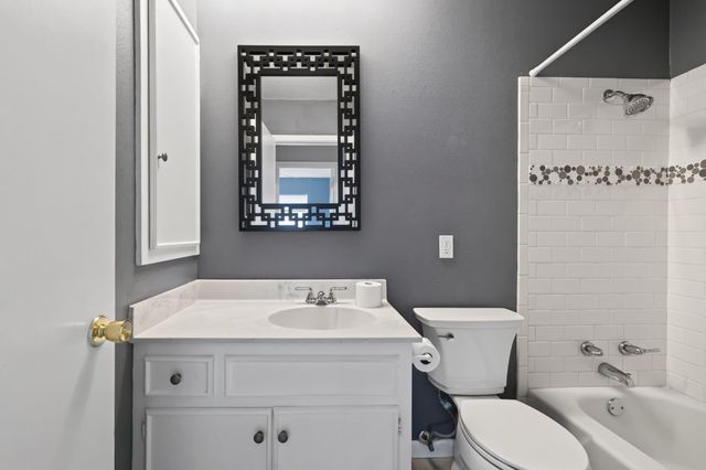 211 E Lisa DR, Austin, TX 78752