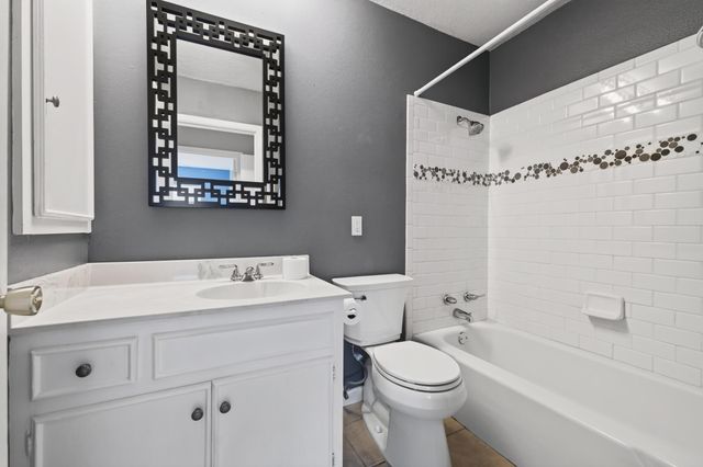 211 E Lisa DR, Austin, TX 78752