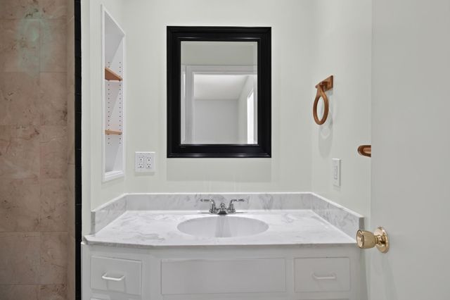 211 E Lisa DR, Austin, TX 78752