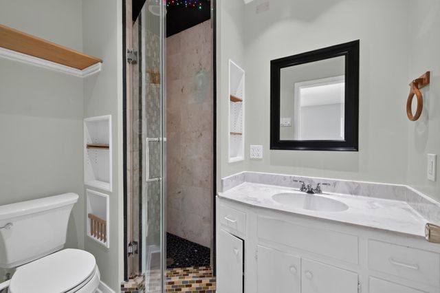 211 E Lisa DR, Austin, TX 78752